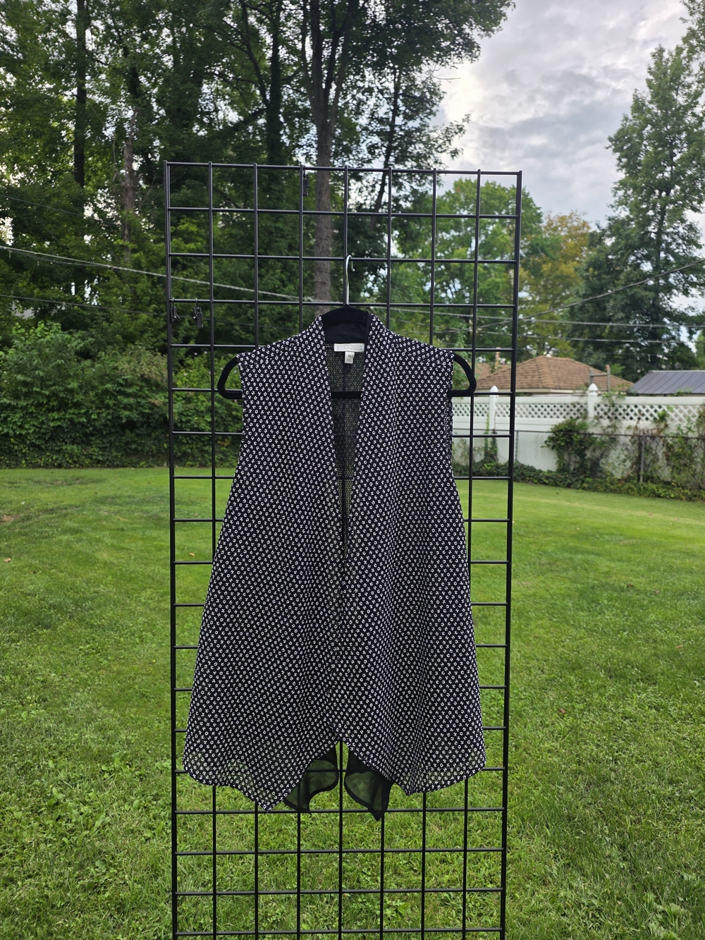 Sleeveless Black & White Vest